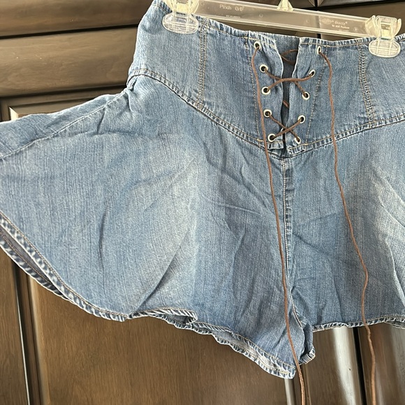 Guess Los Angeles 1981 flirty lace up short - Picture 3 of 9